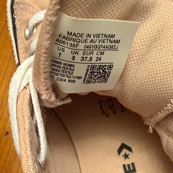 NWOT Converse Light Pink Canvas Sneakers - Picture 6 of 6